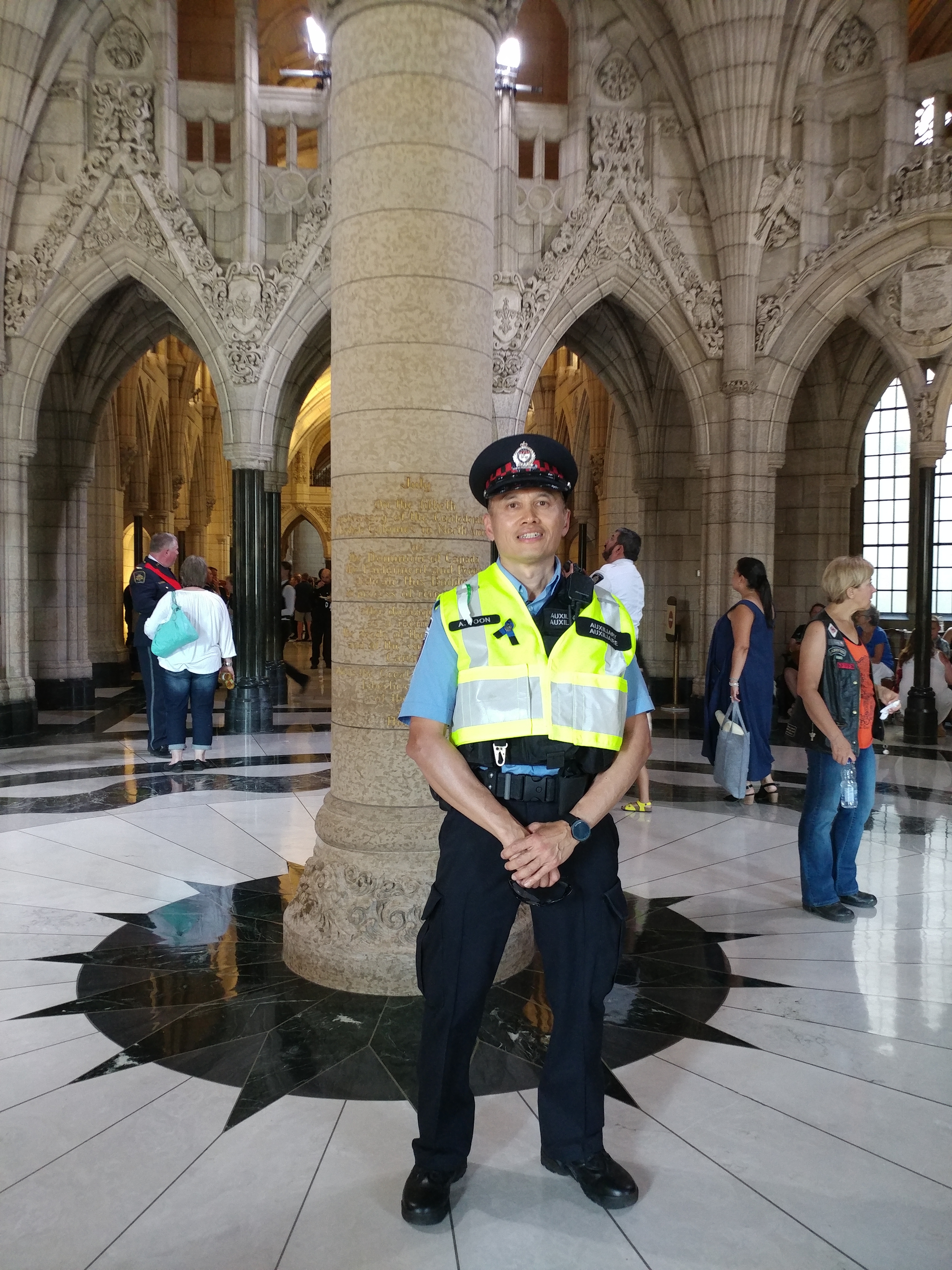 Le sergent auxiliaire Arthur Poon célèbre neuf années de service dévoué