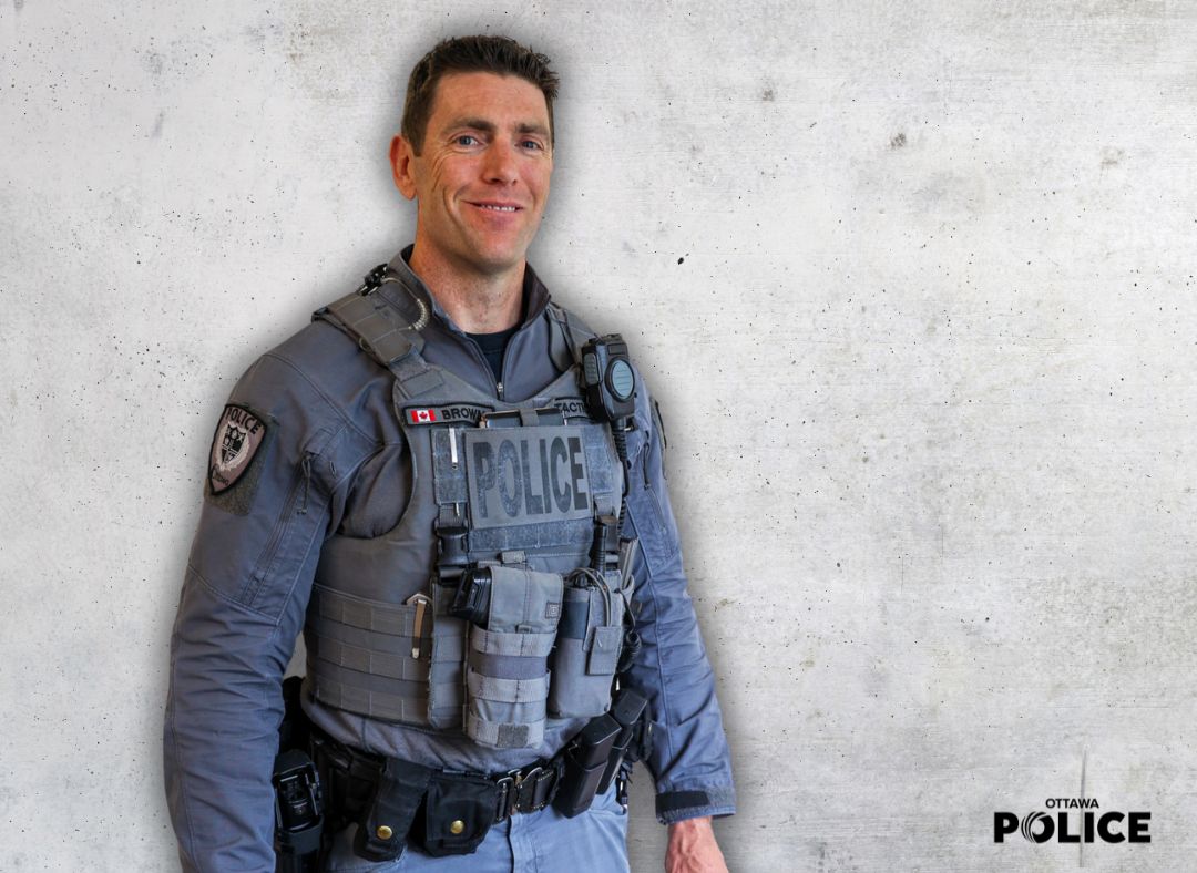 Officier tactique Kevin Brown