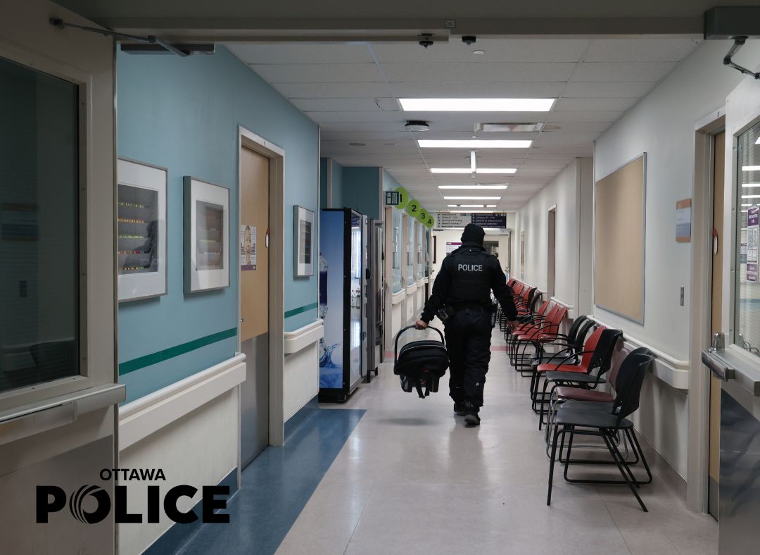 Ottawa Police officers help donate car seats to hospitals.