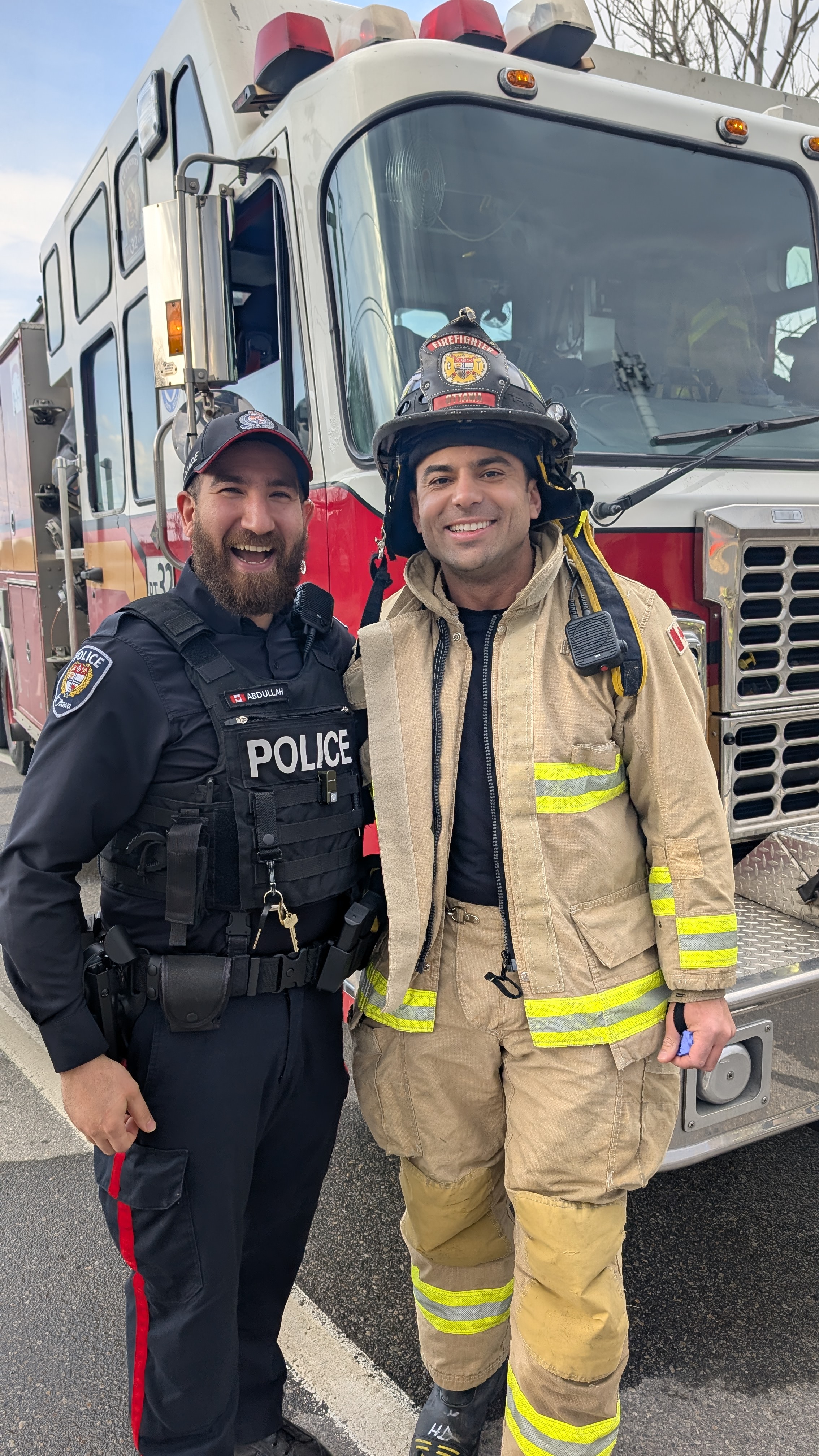 Cst. Omer Abdullah est intervenu sur un véhicule en feu avec le pompier Hani Dakwar, un ami qu'il a rencontré à l'université en 2007.