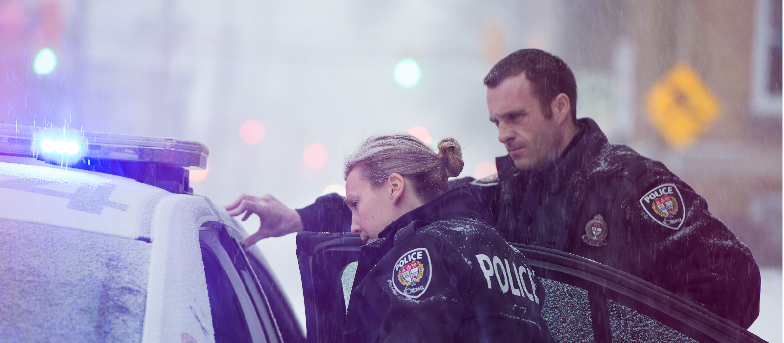 Image d'agents du Service de police d'Ottawa répondant à un appel de service