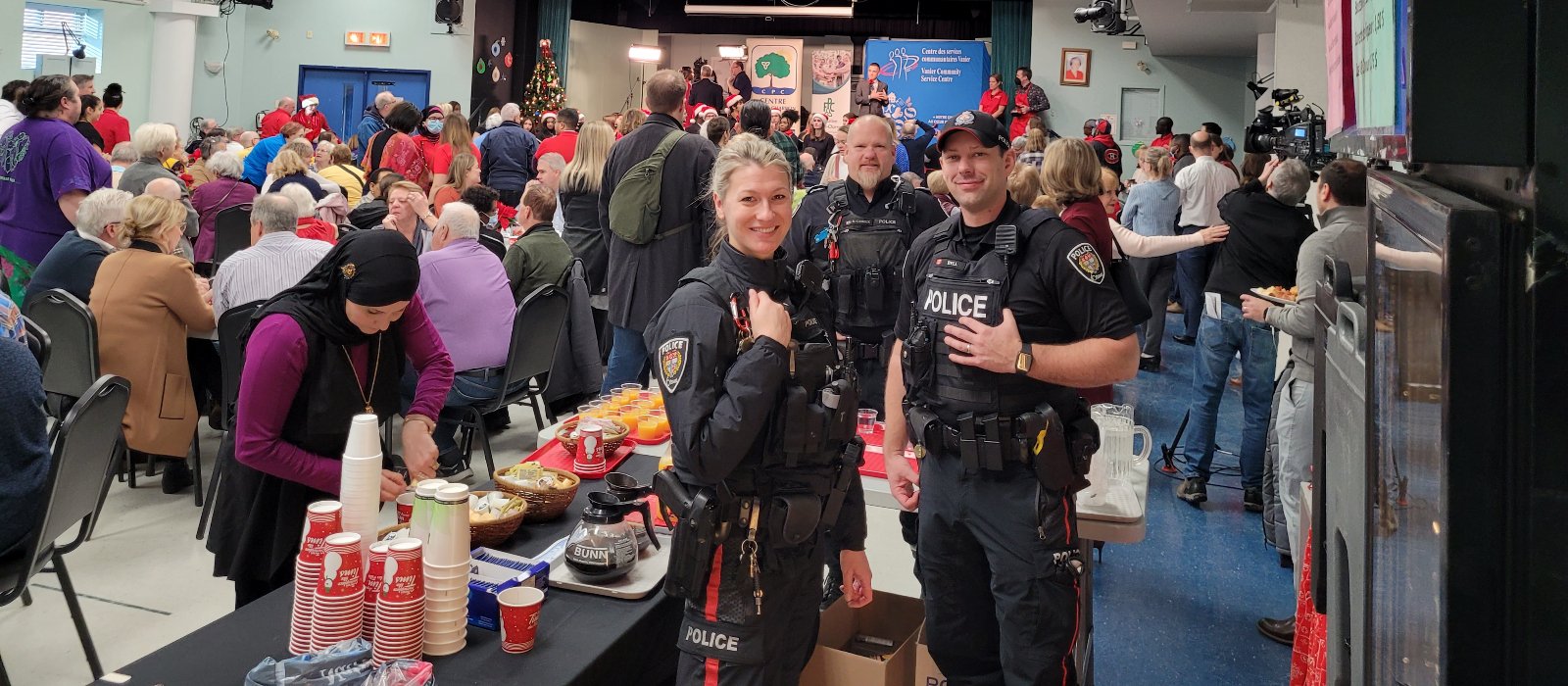 Neighbourhood Resource Officers meeting with community members