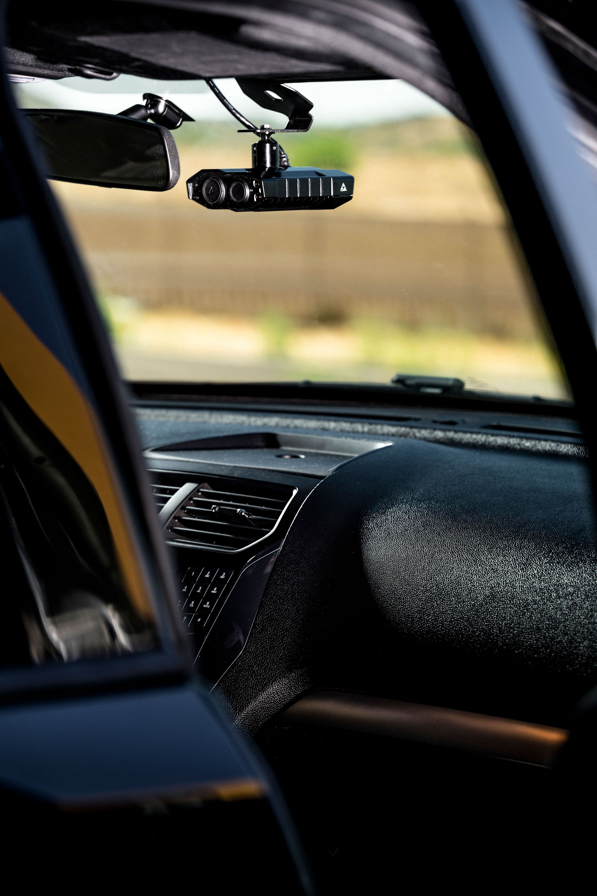 Photo d'un LAPI monté dans une voiture de police