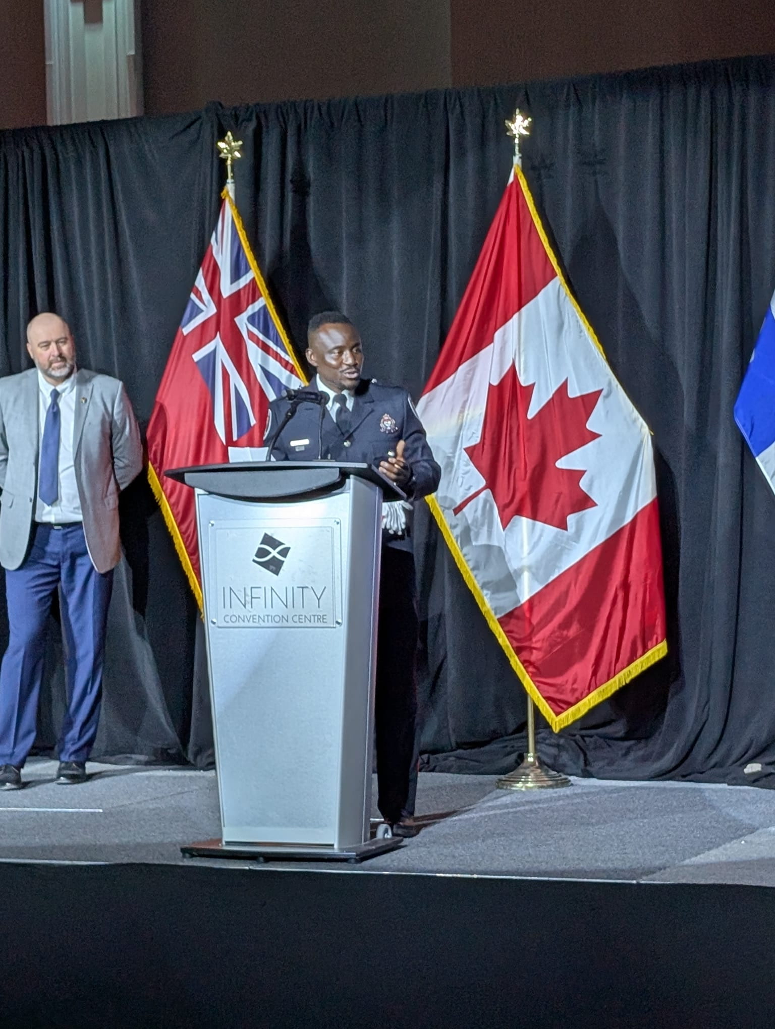 L’agent Idris Maloba reçoit le prix de la promotion de l’équité, de la diversité et de l’inclusion