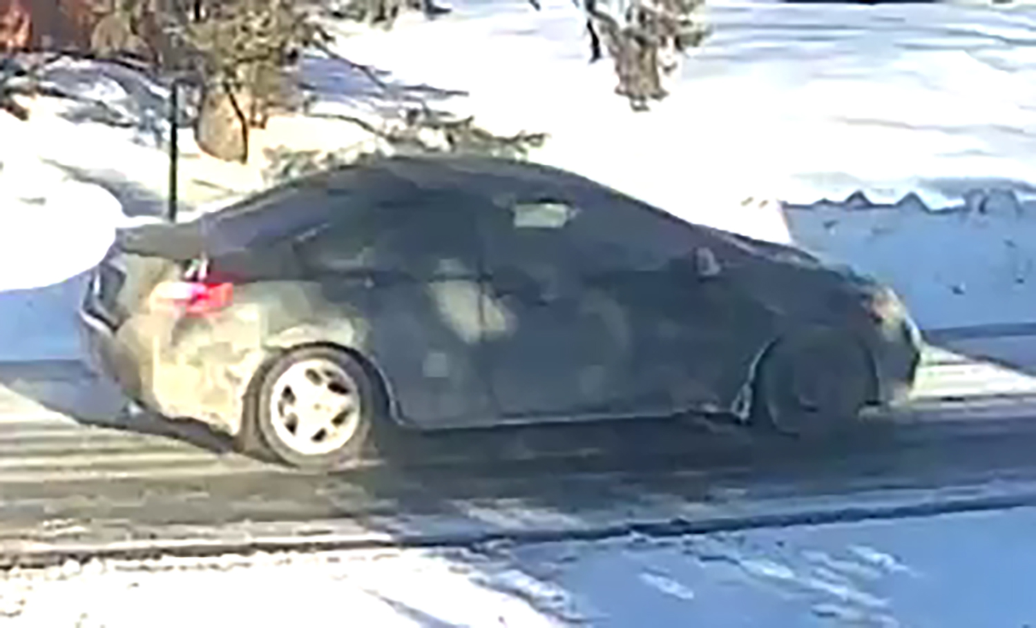 Police seek public’s help to identify Meadowlands Drive Hit & Run