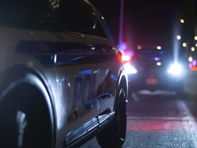 Ottawa Police cruiser with lights on at night. / Une voiture de police d'Ottawa, feux allumés, la nuit. 
