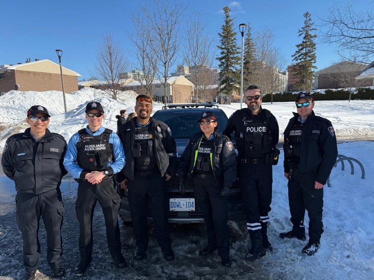 Le Festival d’hiver de la Basse-Ville rassemble la communauté, le service de police d'Ottawa se rassemble avec la communauté