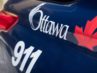 Close up of an Ottawa Police cruiser. / Gros plan sur une voiture de police d'Ottawa.
